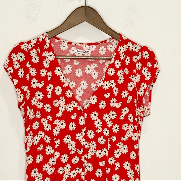 Reformation Bella Oopsie Daisy Red V-Neck Button - Picture 5 of 14